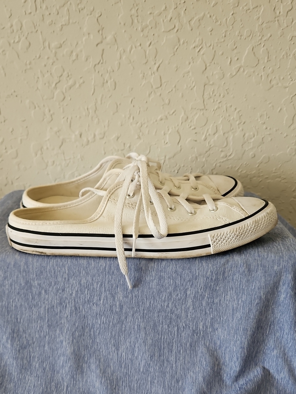 Converse Women's White Canvas Slip Ins, Size 7 - Picture 7 of 12